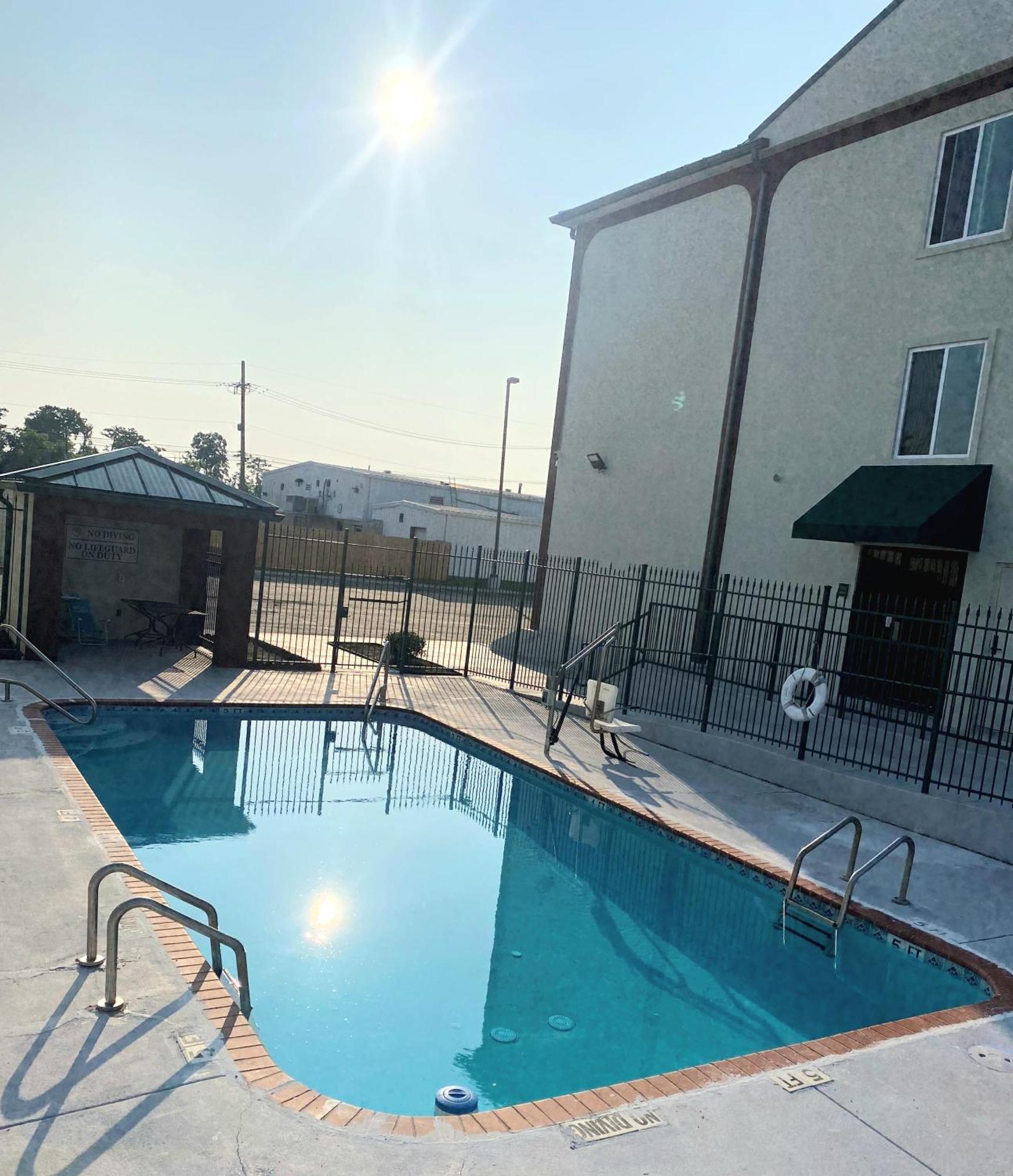 Days Inn By Wyndham Laplace- New Orleans Exterior photo